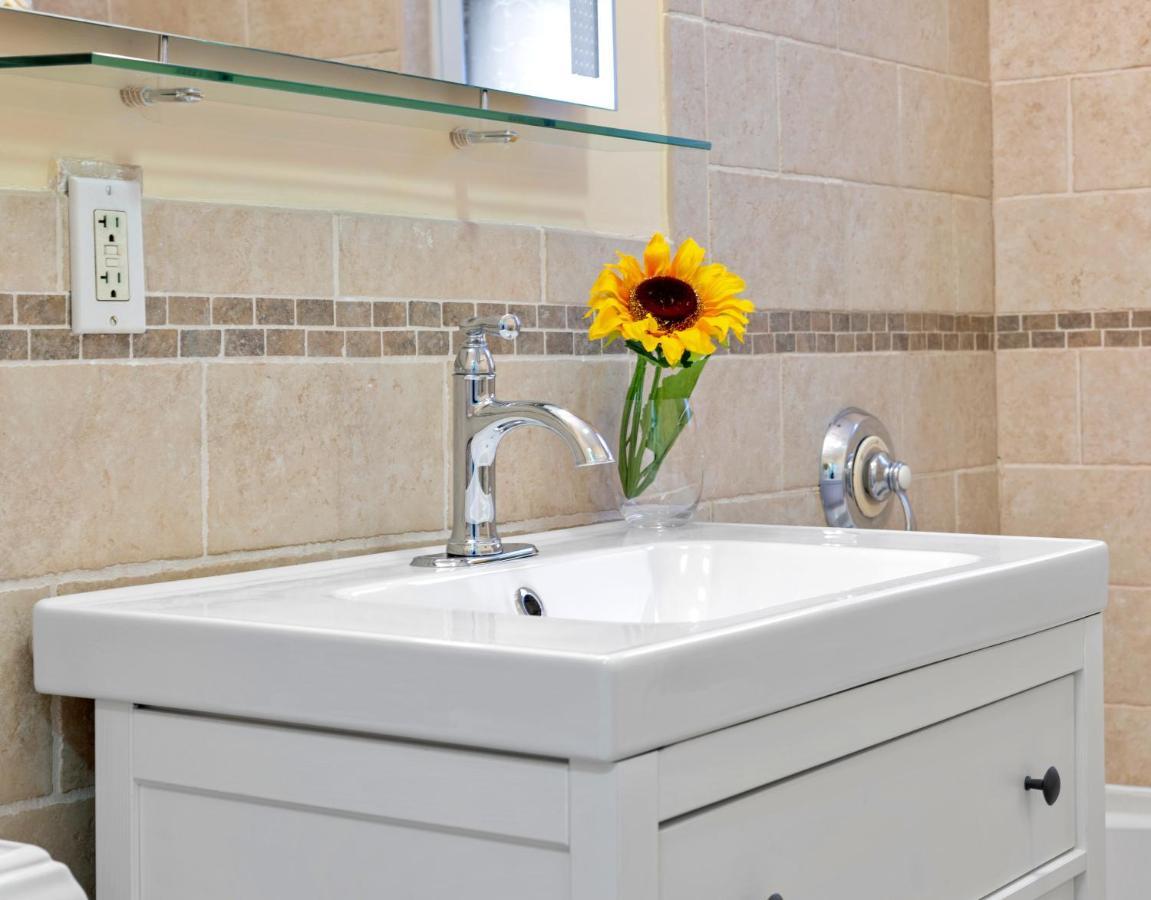 Bright & Spacious 2Br Apartment, Mins From Downtown Boston, Parking 외부 사진